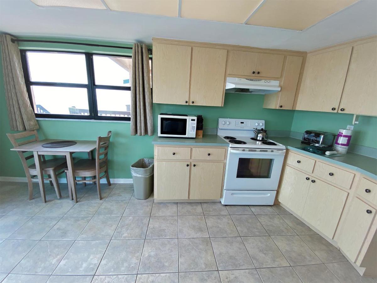 All Seasons Vacation Resort By Liberte Madeira Beach Exteriör bild