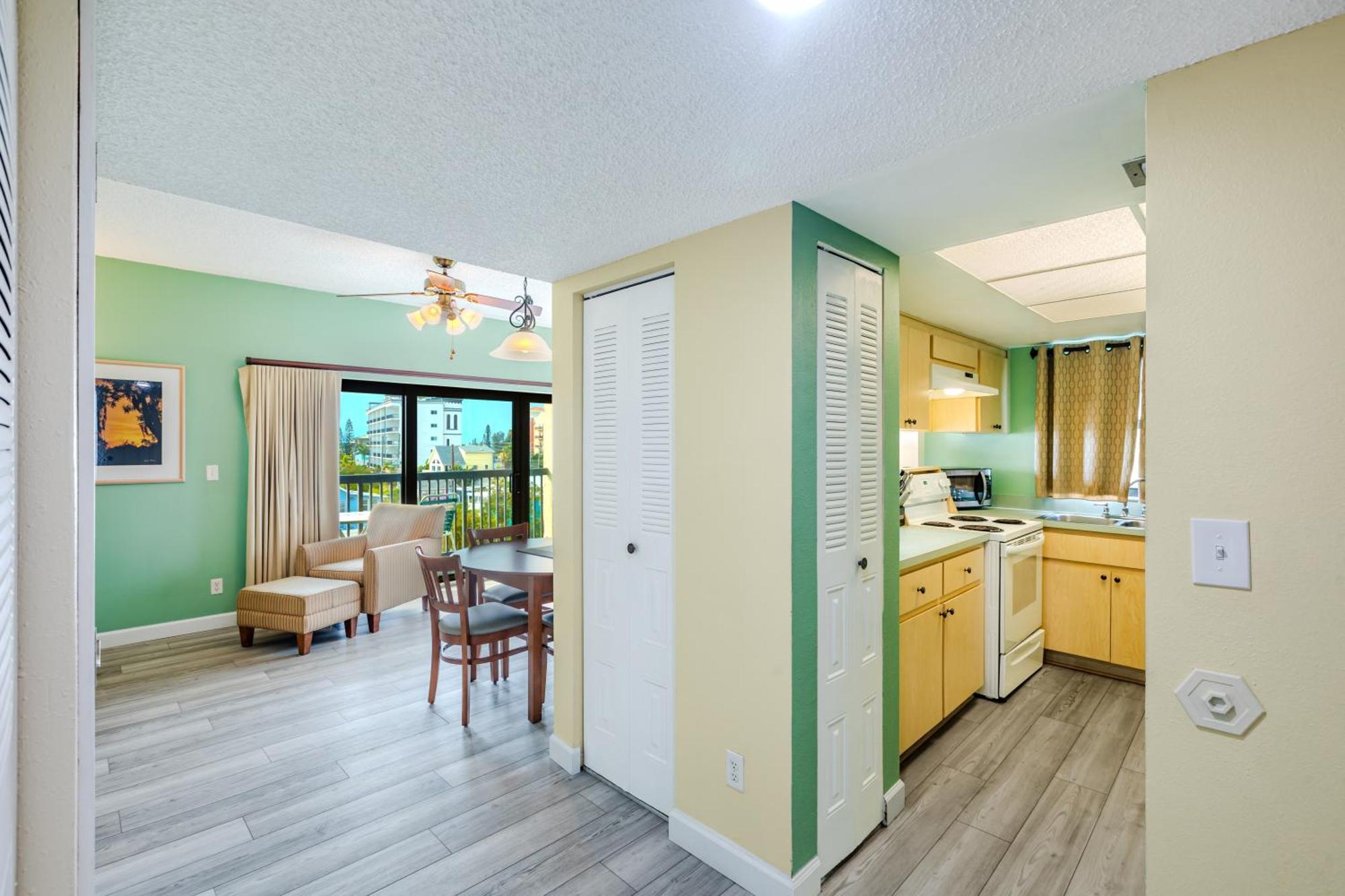 All Seasons Vacation Resort By Liberte Madeira Beach Exteriör bild